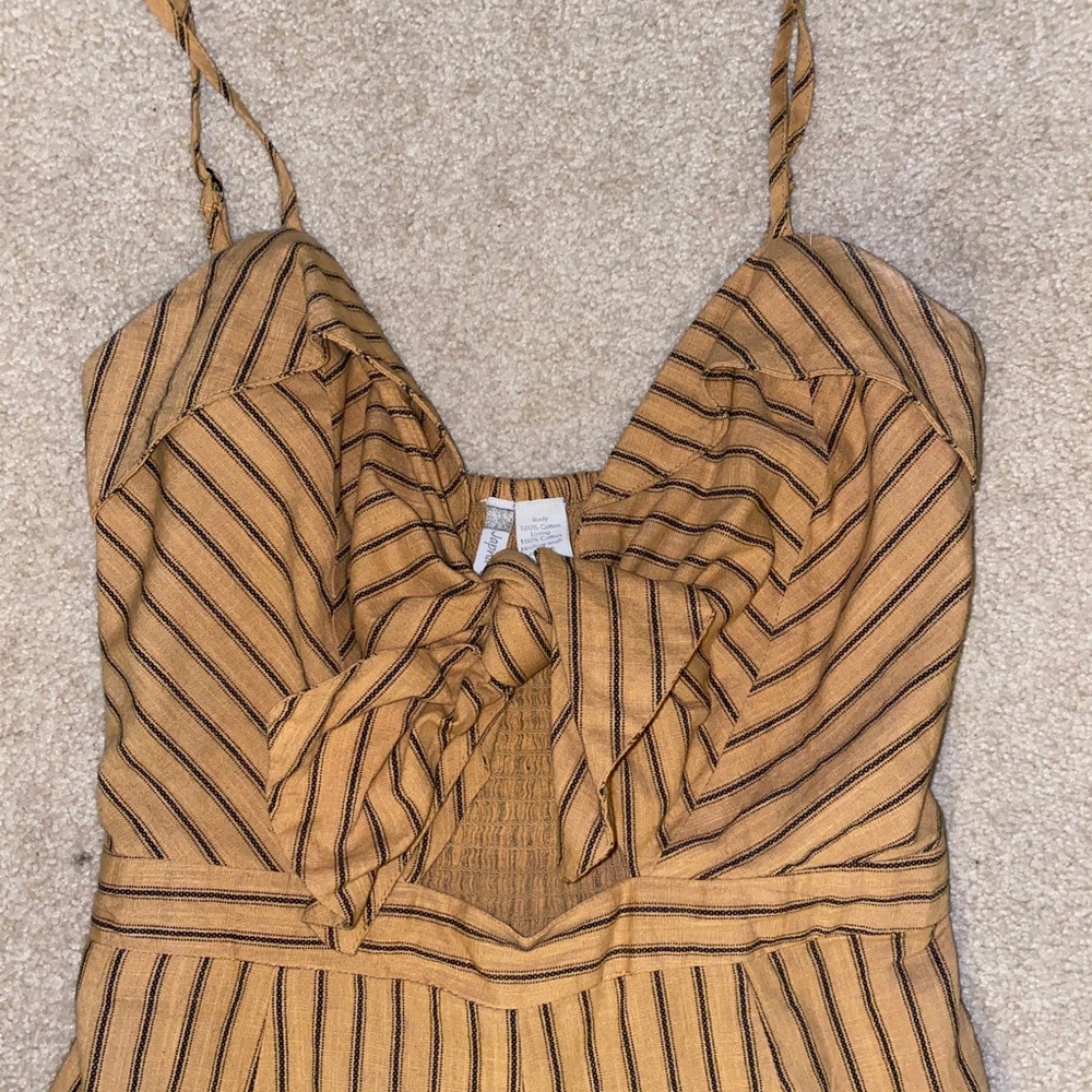 Keyhole Romper - Picture 2 of 5